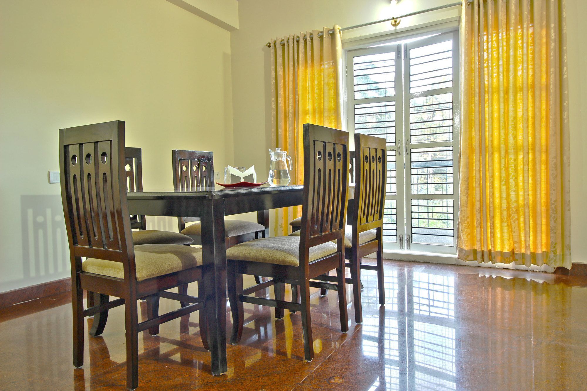 The Banjaara Suites Bangalore Bagian luar foto