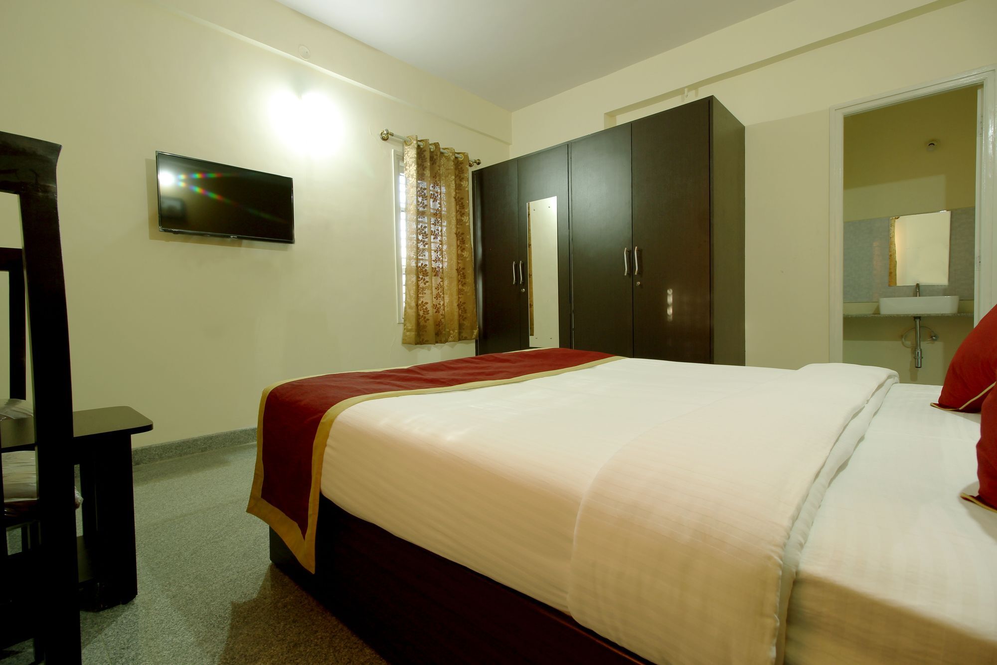 The Banjaara Suites Bangalore Bagian luar foto