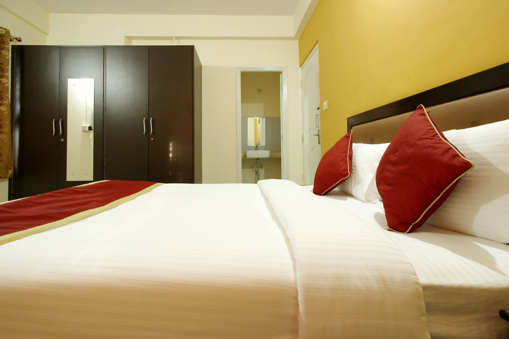 The Banjaara Suites Bangalore Bagian luar foto