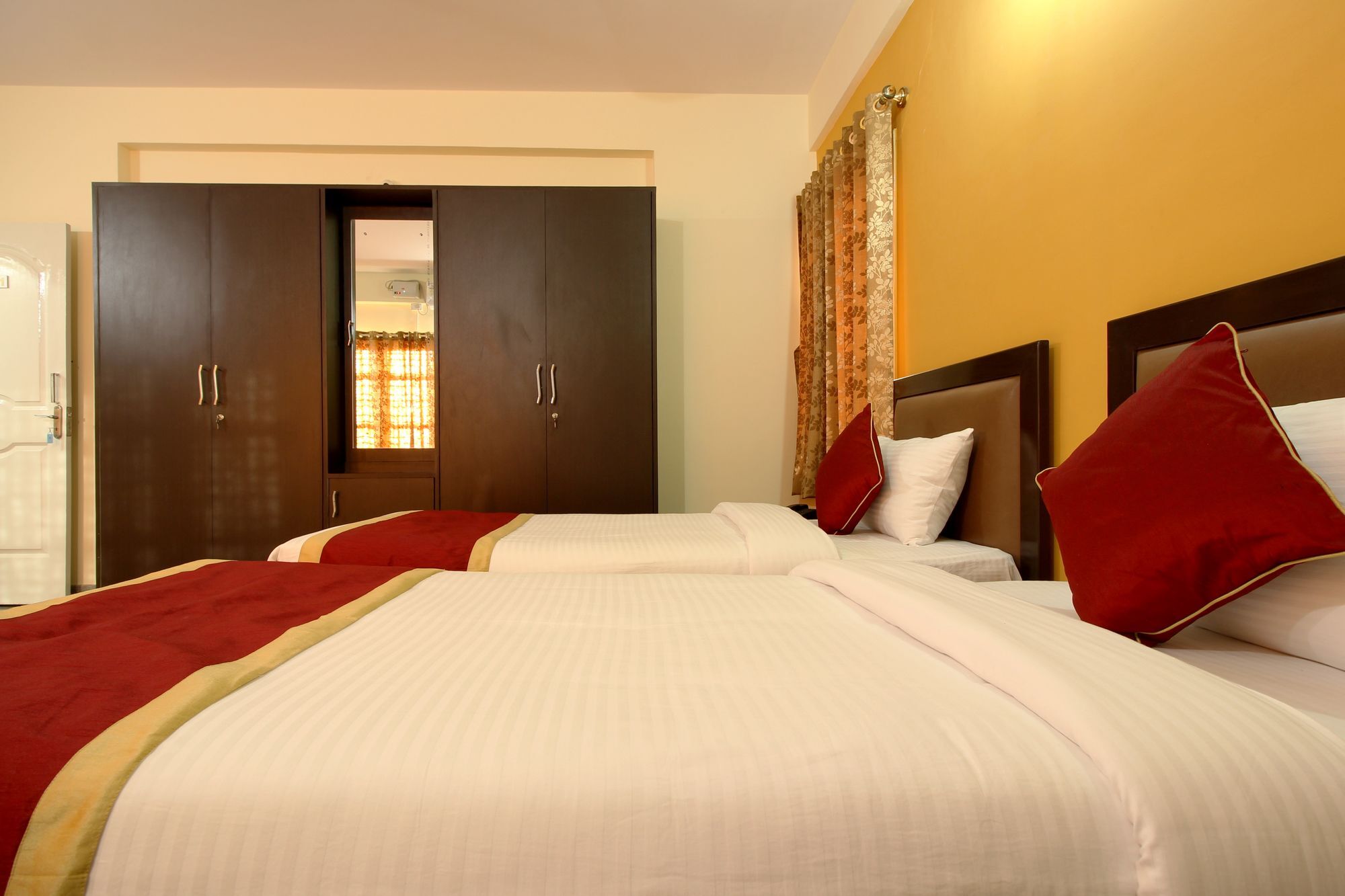 The Banjaara Suites Bangalore Bagian luar foto